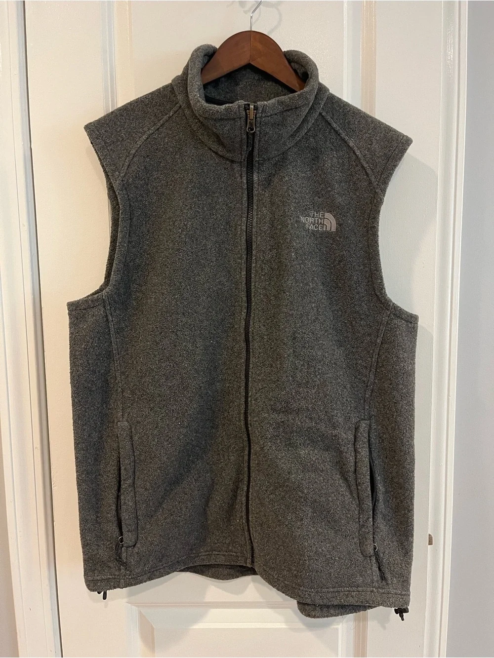 The North Face Men’s Charcoal Gray Full-Zip Fleece Vest